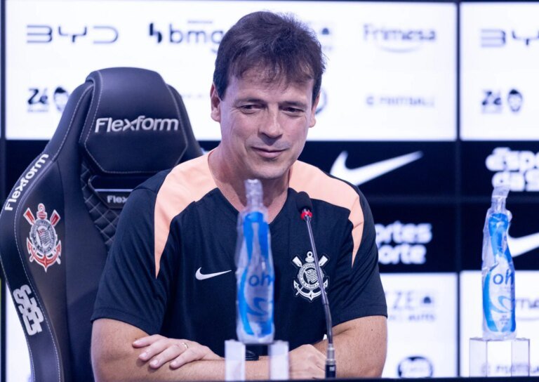 Diniz comenta estreia no Corinthians: 'Jogadores tiveram liberdade'