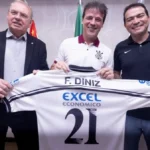 Diniz é oficialmente anunciado como novo técnico do Corinthians Diniz é oficialmente anunciado como novo técnico do Corinthians