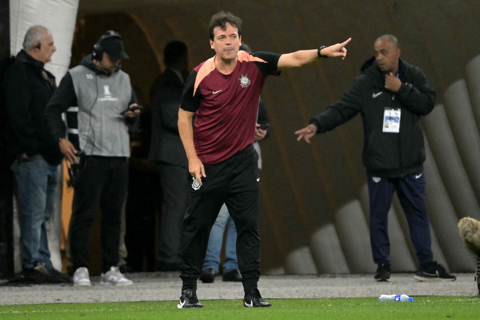 Diniz exalta postura do Corinthians e defende escalação fixa