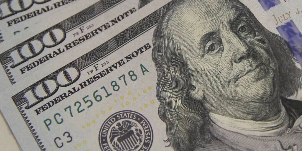 Dólar despenca para R$ 5,01 e bolsa atinge novo recorde