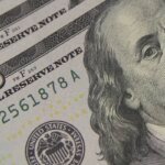 Dólar despenca para R$ 5,01 e bolsa atinge novo recorde Dólar despenca para R$ 5,01 e bolsa atinge novo recorde