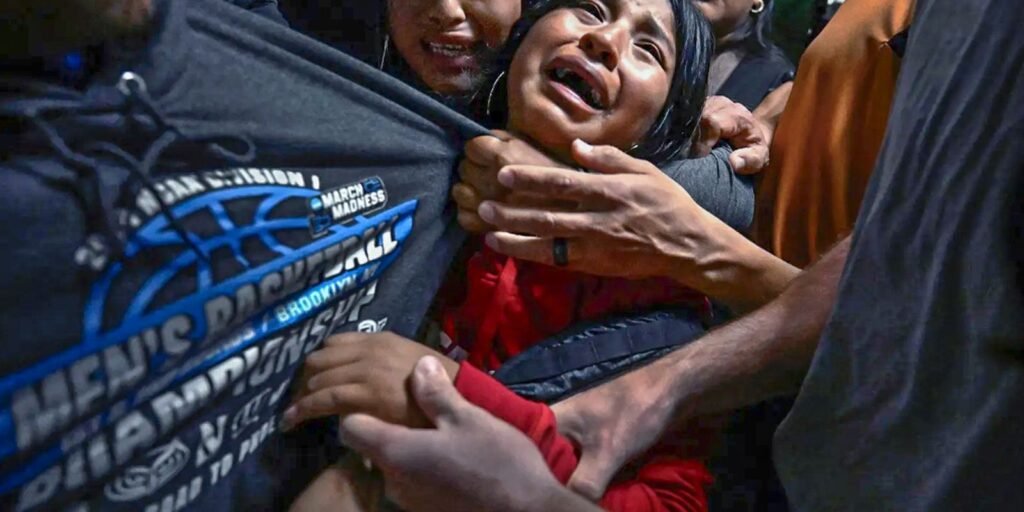 EUA: Imagem Impactante do World Press Photo Retrata Família Separada
