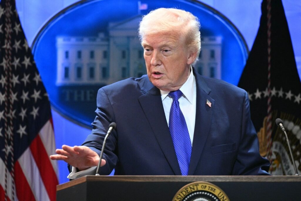 Trump mantém bloqueio naval dos EUA contra Irã até fim de negociações, apesar de Ormuz aberto