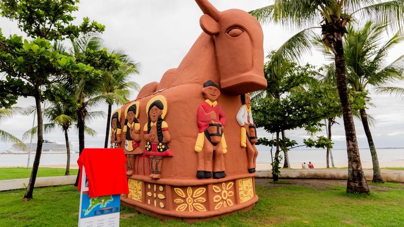 Escultura O Boi em Maceió é restaurada após vandalismo