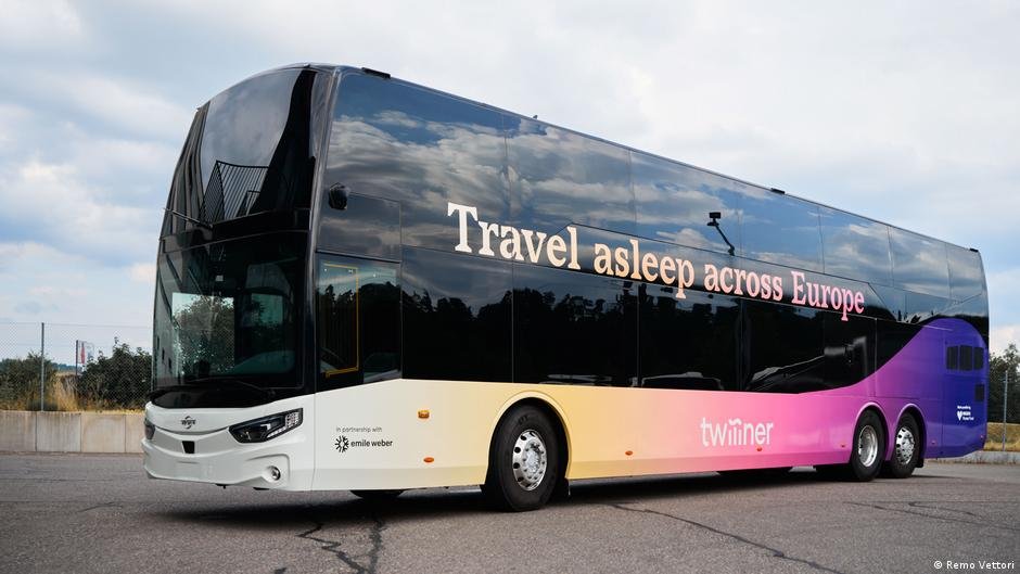 Europa adota ônibus-leito: conforto em viagens longas