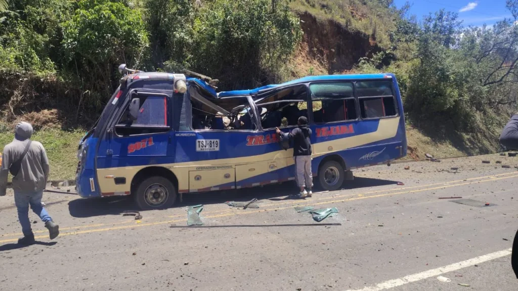 A explosão foi registrada em uma estrada do departamento de Cauca e atingiu diversos veículos