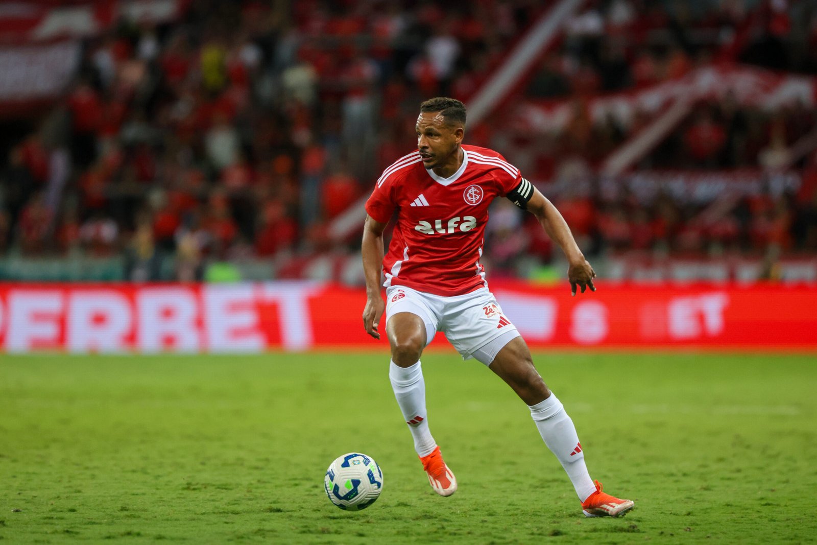 Fernando, ex-Internacional e Manchester City, se despede do futebol