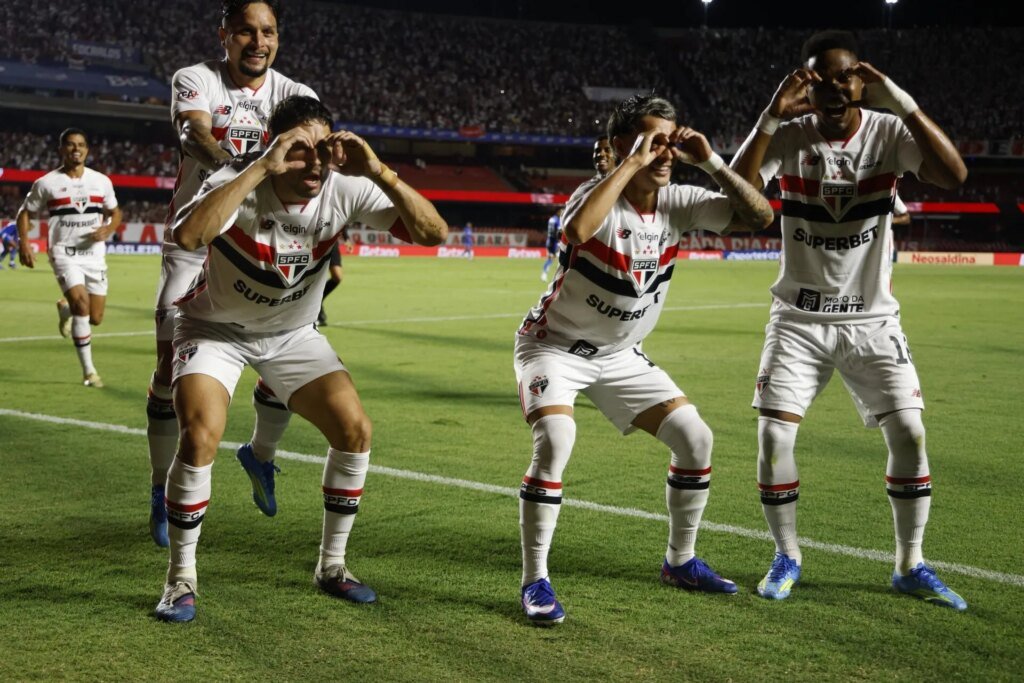 Ferreirinha brilha com hat-trick e São Paulo vence Cruzeiro
