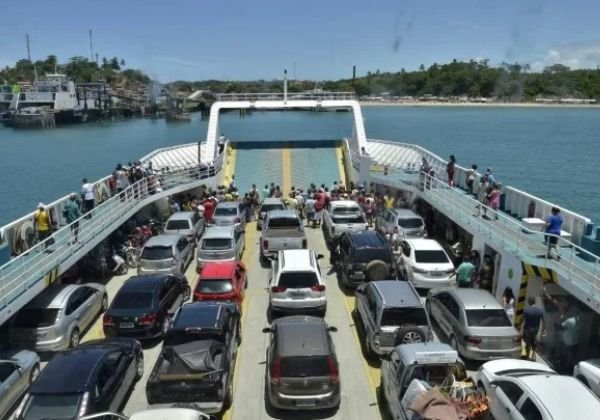 Ferry-boat enfrenta longas filas e espera de 4 horas em Salvador