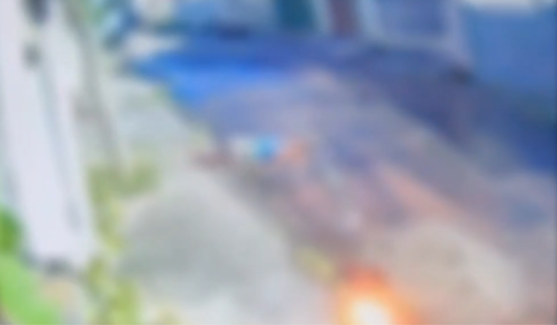 fio elétrico despenca e eletrocuta homem que caminha em calçada