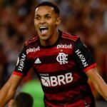 Flamengo exige pagamento do Almería por venda de Lázaro