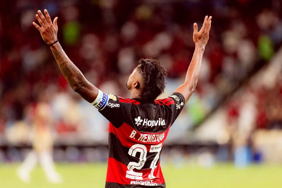 Flamengo vence Independiente Medellín e assume liderança na Libertadores