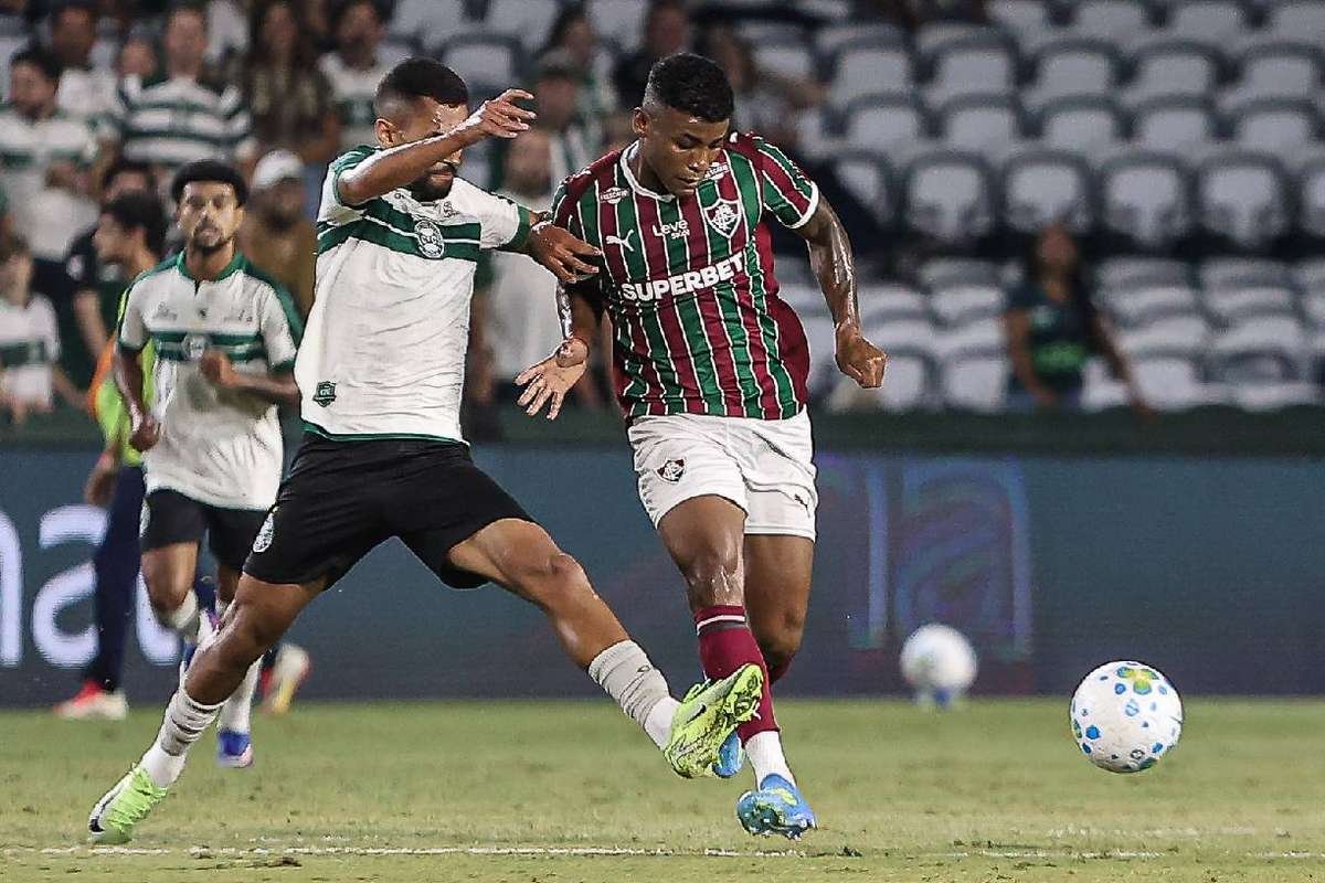 Fluminense luta por empate contra Coritiba e mira G4