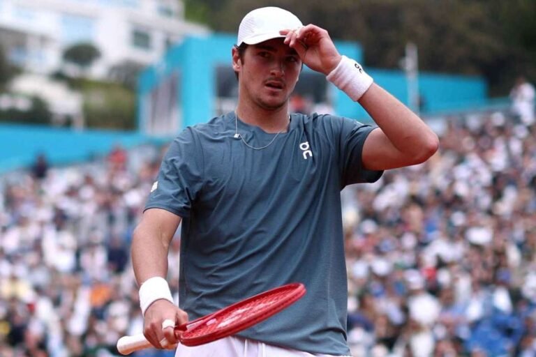 Fonseca avança no ranking; Sinner reassume liderança mundial