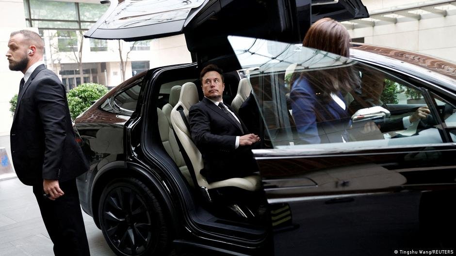 Holanda aprova direção assistida da Tesla, pioneirismo na UE