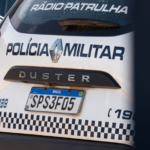 Homem detido por agredir mulher e jogar bebê no chão