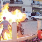 Homem incendeia moto e fere mãe após apreensão de veículo