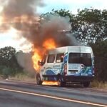 Incêndio em Van da Prefeitura de Capim Grosso na BR-324