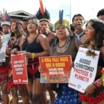 Indígenas protestam em Brasília por demarcação de terras
