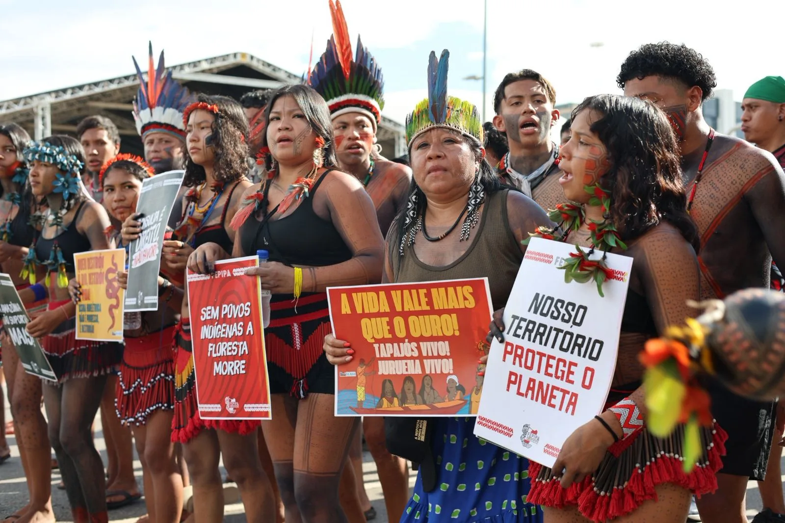 Povos indígenas marcham até o Congresso no 22ª edição do ATL