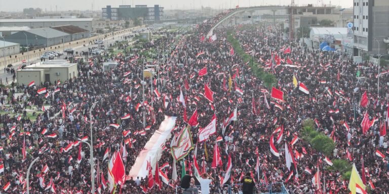 Irã: Multidões Comemoram 40 Dias da Morte de Khamenei