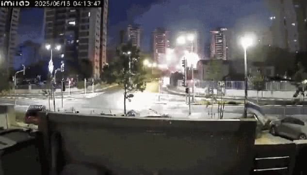 Israel intensifica ofensivas no Líbano após mortes de 11 pessoas