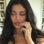 Kylie Jenner provoca com foto de sutiã e gera polêmica divertida