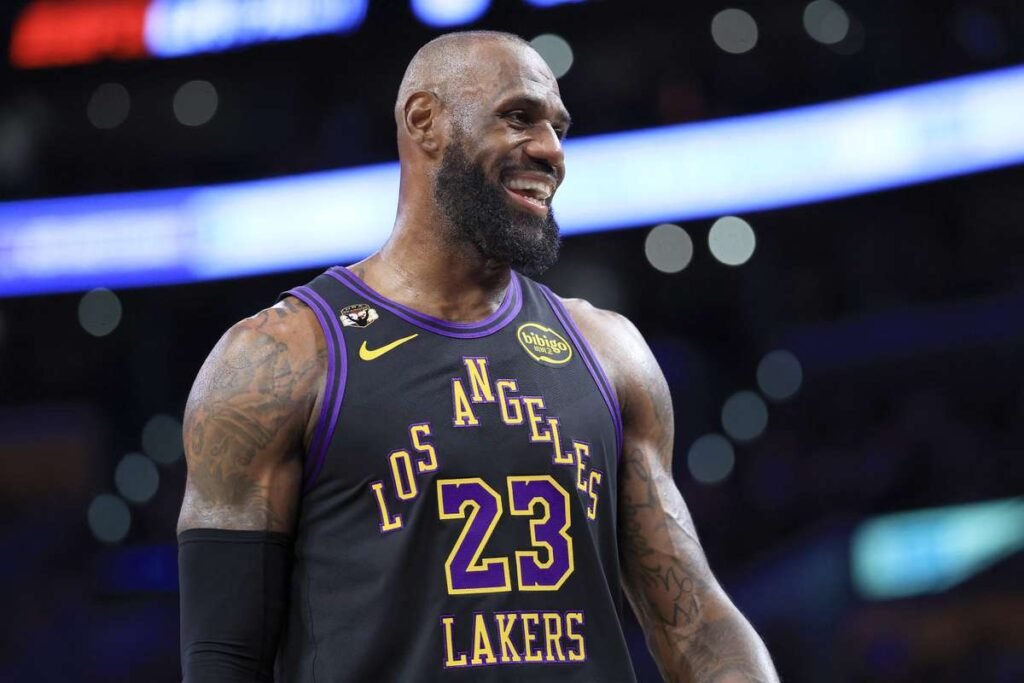 LeBron James, 41 anos, é eleito Jogador da Semana na NBA