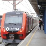 Linha 12-Safira enfrenta atrasos e problemas na véspera do feriado