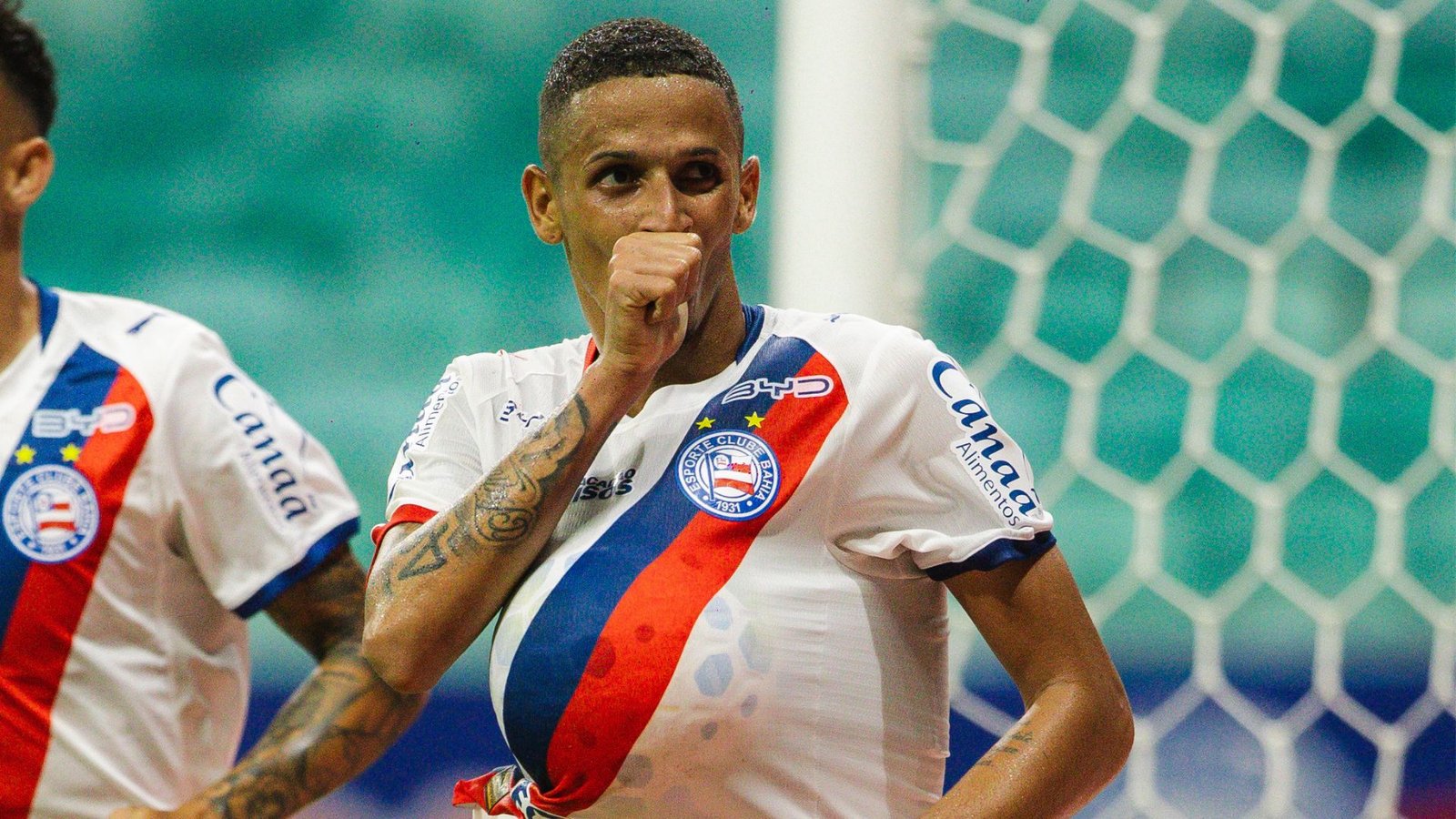 Luciano Juba se destaca e brilha como lateral no Bahia