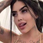MC Mirella exibe bumbum tatuado em nova foto seminua; confira!