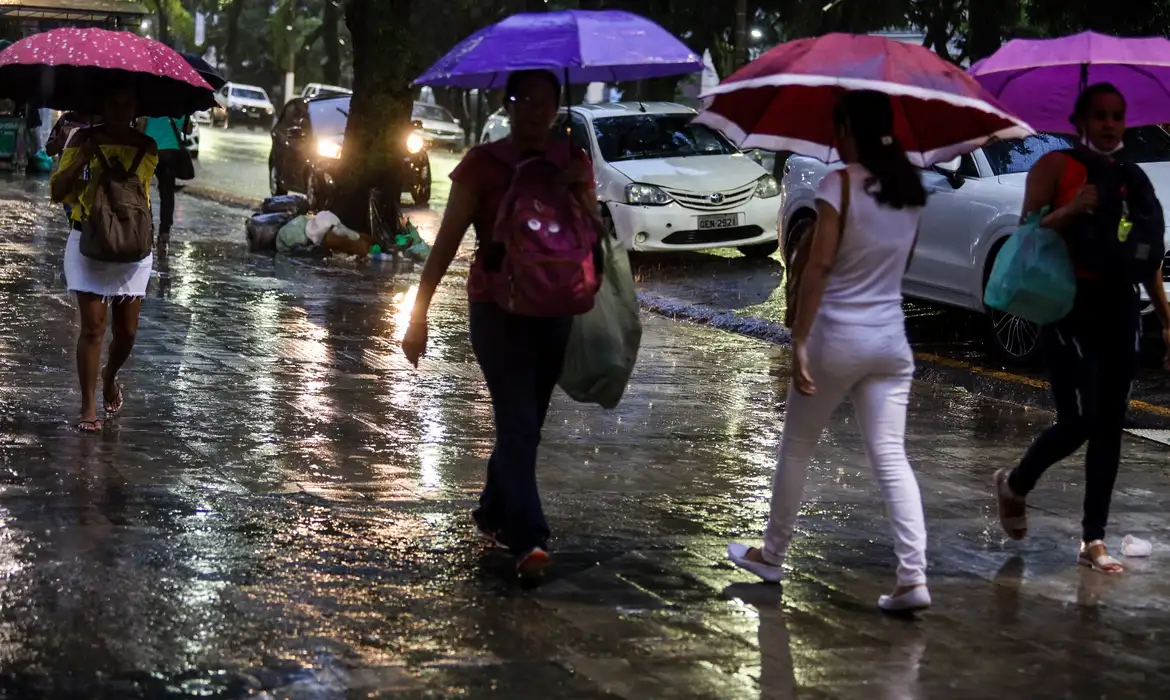 MPF exige mais abrigos em Belém após chuvas intensas
