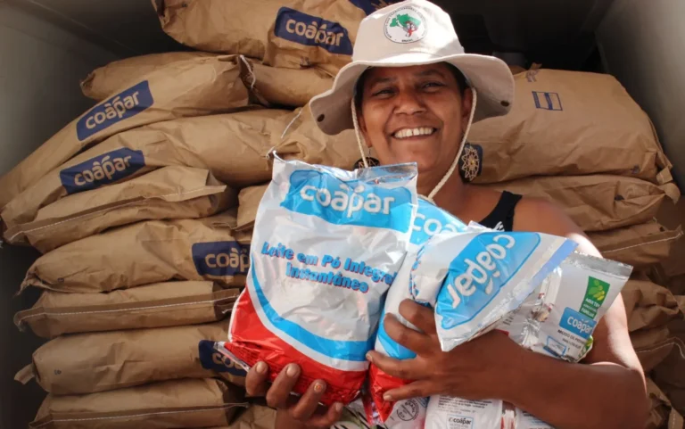 Cooperada com os produtos da Coapar, cooperativa de lácteos do MST