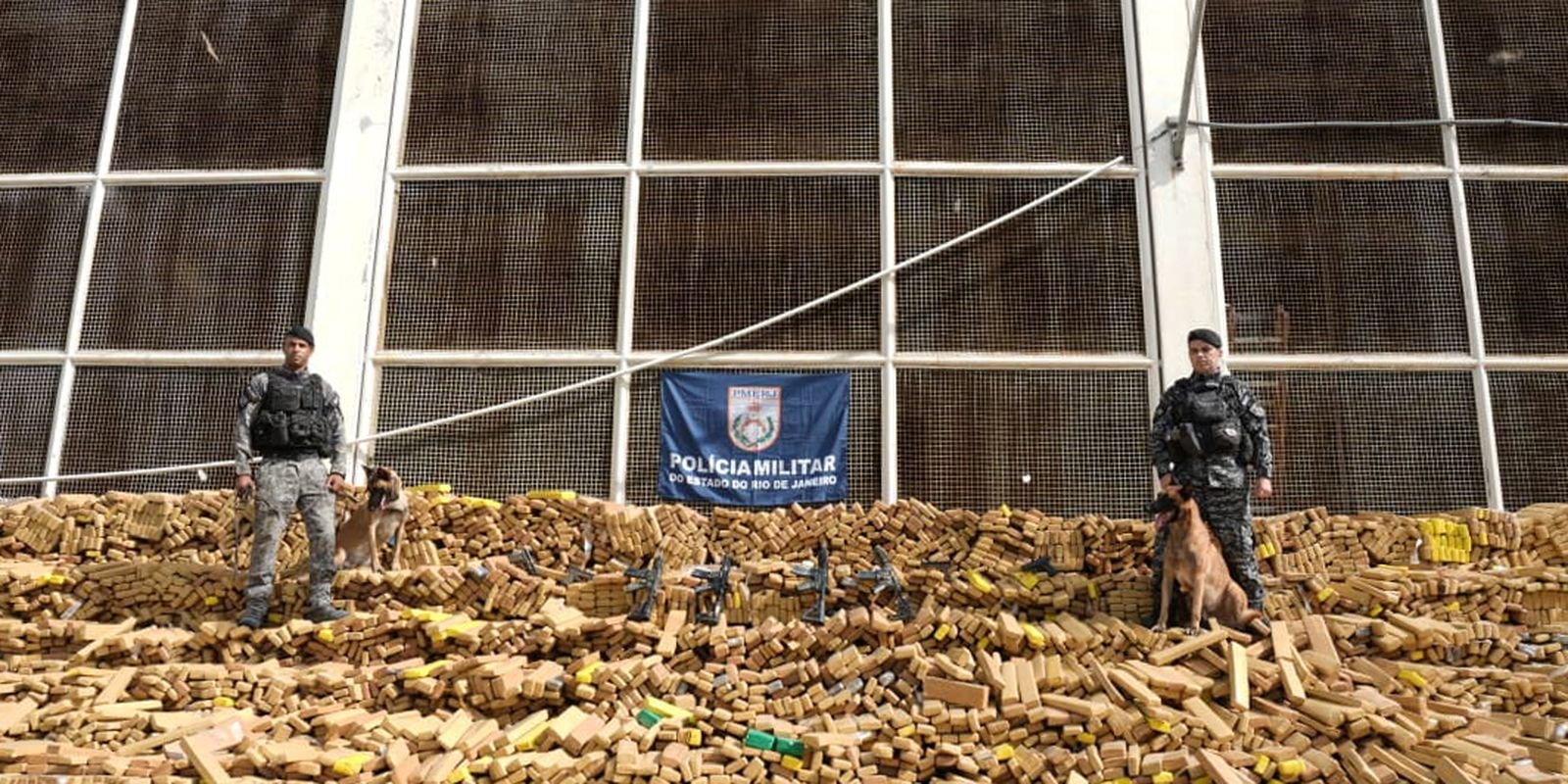 RJ: Operação na Maré apreende recorde de 48 toneladas de drogas