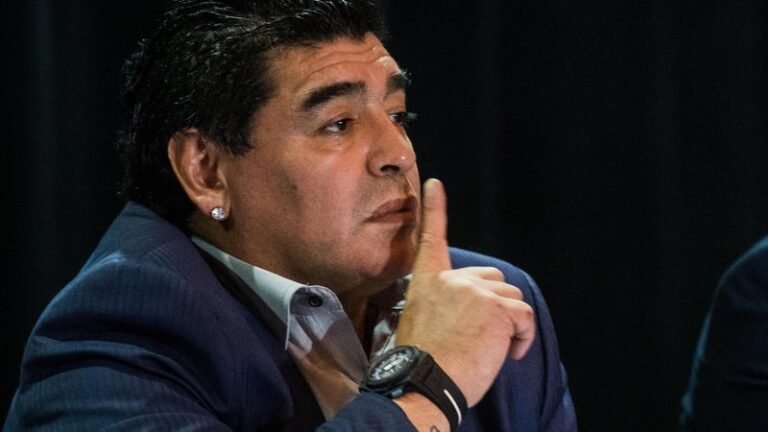 Médico de Maradona nega culpa em tribunal por homicídio