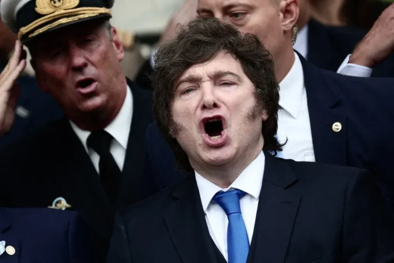 Milei torna diplomata iraniano 'persona non grata' e expulsa da Argentina