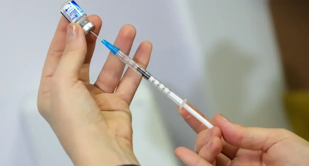 Vacina da gripe não aumenta risco da doença, alerta ministério