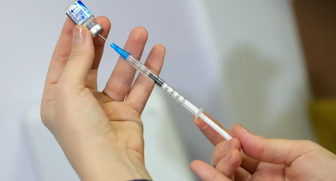 Vacina da gripe não aumenta risco da doença, alerta ministério