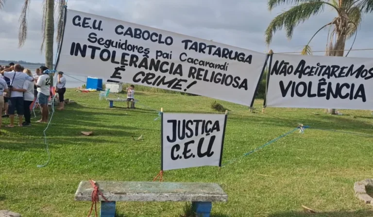 Protesto realizado em dezembro de 2025 em Rio Grande (RS) após destruição do terreiro