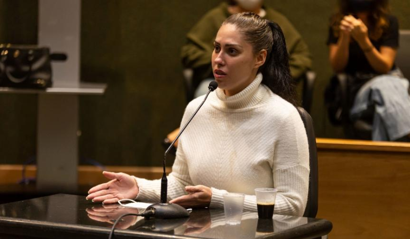 Monique Medeiros se entrega após STF ordenar prisão