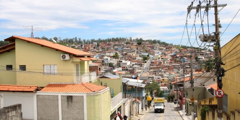 Habitantes de Perus, em SP, acusam fraude em audiência pública