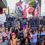 Mulheres tomam Avenida Paulista em protesto contra a misoginia