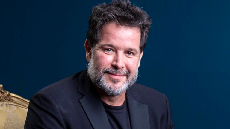 Murilo Benício marca presença em lançamento de livro da ex-namorada