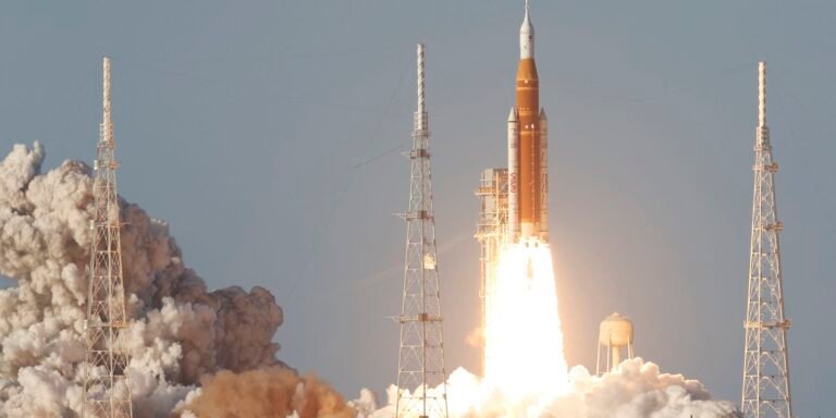 NASA inicia histórica missão lunar tripulada após 50 anos