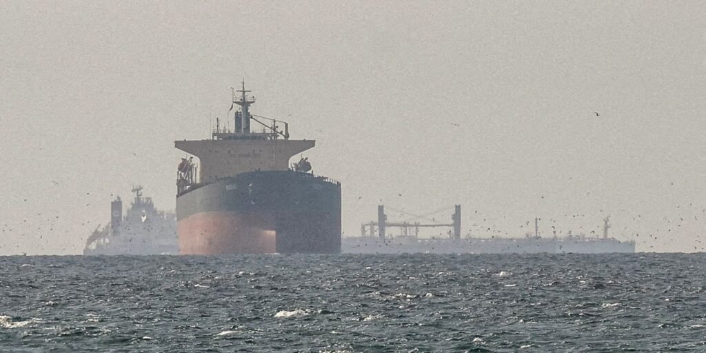 Navios iranianos intensificam tráfego no Estreito de Ormuz