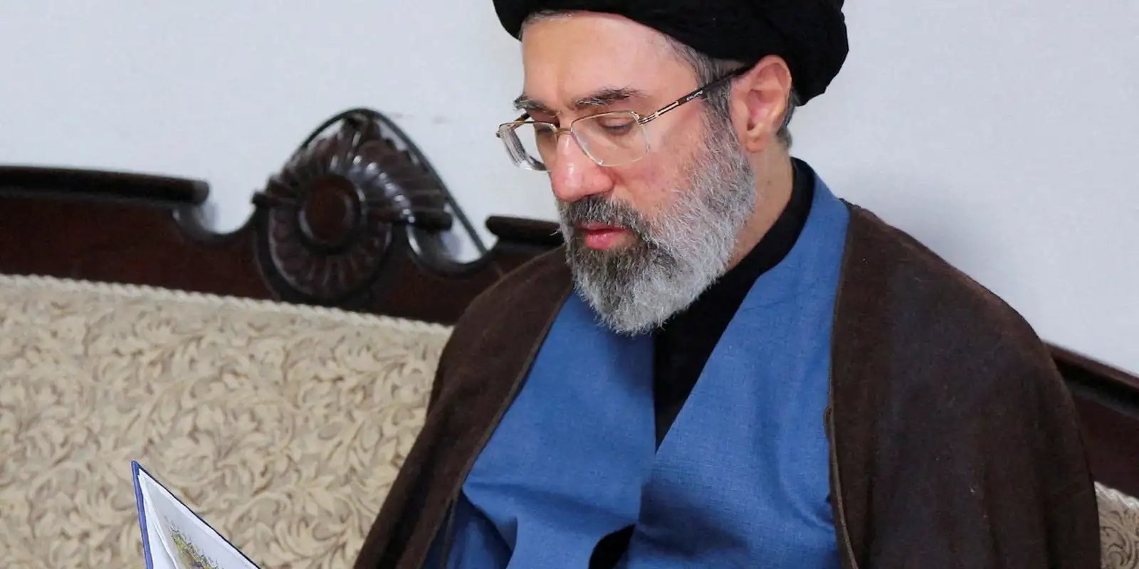 Novas Regras de Tráfego no Estreito de Ormuz, Afirma Khamenei
