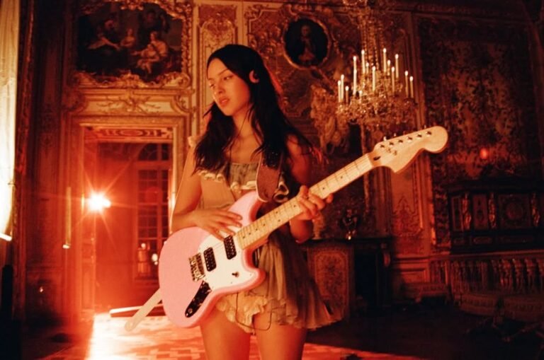 Olivia Rodrigo lança ‘Drop Dead’ e antecipa clima do novo álbum