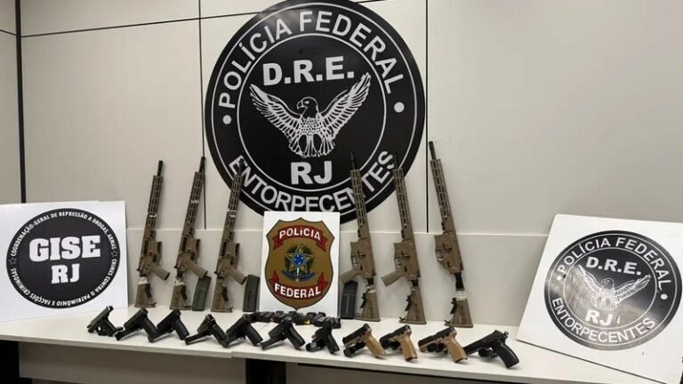 PF apreende 10 fuzis e 12 pistolas em operações na Via Dutra