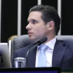 PF apura contrabando em voo de empresário com políticos famosos