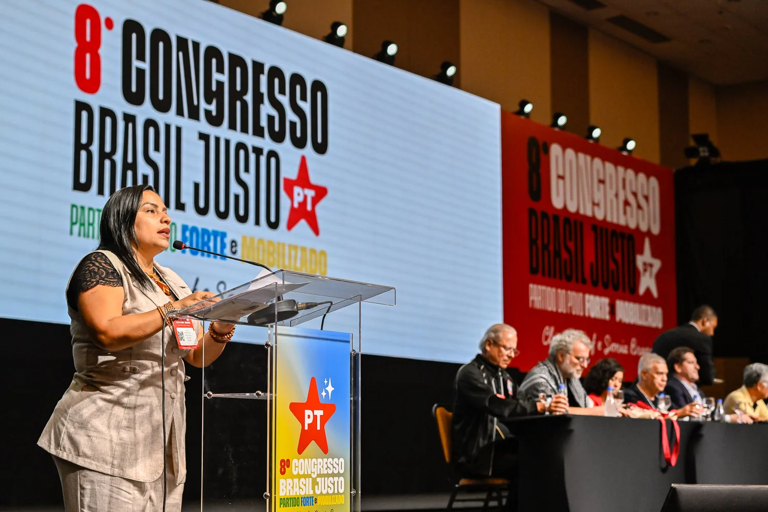 Após a consolidação inicial, a proposta foi disponibilizada para o conjunto do partido, que pôde enviar sugestões dentro de um prazo definido